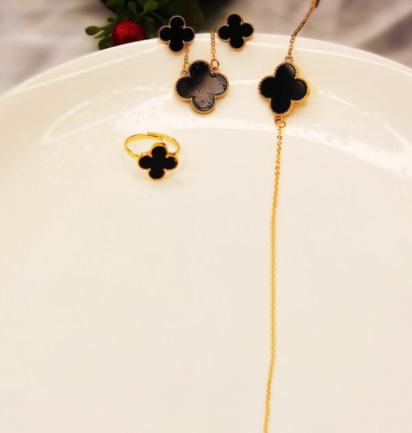 Van Cleef Seashell Earrings